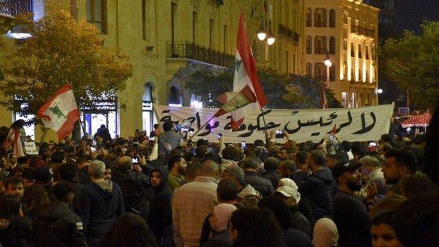 ادامه تجمع مخالفان نخست وزیر مکلف لبنان مقابل منزل وی
