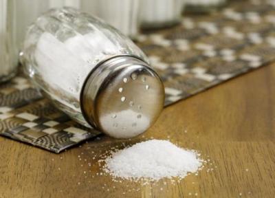 بلاهای خطرناکی که خوردن نمک زیاد بر سرتان می آورد